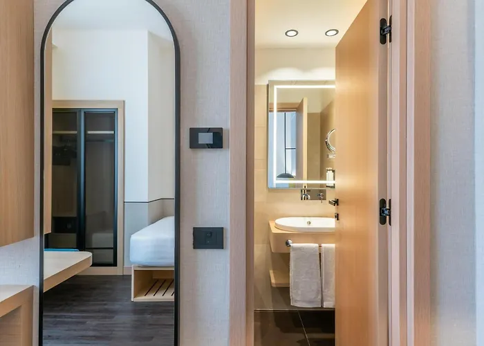 Hilton Garden Colosseum Hotel