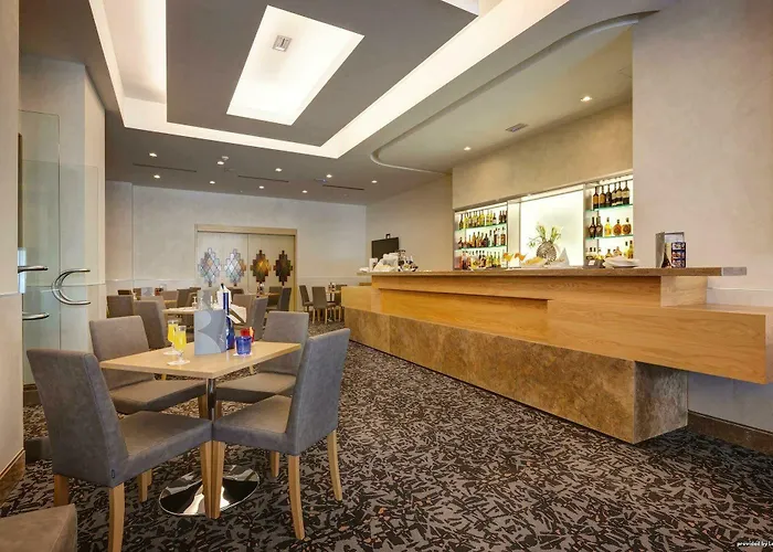 Hilton Garden Colosseum Hotel 4*